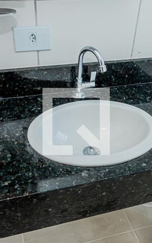 Apartamento para alugar com 18m², 1 quarto e sem vaga Apartamento para alugar com 18m², 1 quarto e sem vagaBanheiro e área de serviço