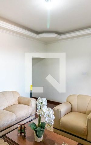Casa à venda com 500m², 5 quartos e 3 vagas Casa à venda com 500m², 5 quartos e 3 vagasSala
