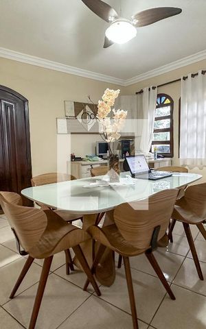 Casa de condomínio para alugar com 250m², 3 quartos e 2 vagas Casa de condomínio para alugar com 250m², 3 quartos e 2 vagasSala