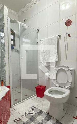 Casa de condomínio para alugar com 250m², 3 quartos e 2 vagas Casa de condomínio para alugar com 250m², 3 quartos e 2 vagasBanheiro 3