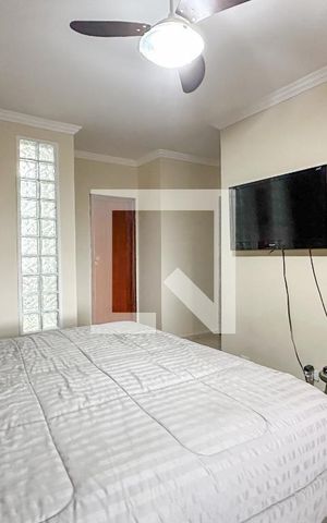 Casa de condomínio para alugar com 250m², 3 quartos e 2 vagas Casa de condomínio para alugar com 250m², 3 quartos e 2 vagasSuíte 3