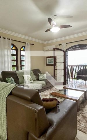 Casa de condomínio para alugar com 250m², 3 quartos e 2 vagas Casa de condomínio para alugar com 250m², 3 quartos e 2 vagasSala