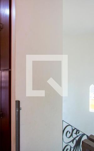 Casa à venda com 180m², 3 quartos e 2 vagas Casa à venda com 180m², 3 quartos e 2 vagasCorredor