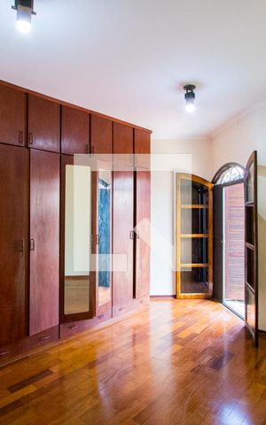 Casa à venda com 180m², 3 quartos e 2 vagas Casa à venda com 180m², 3 quartos e 2 vagasQuarto 1 - Suíte