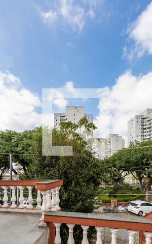 Casa para alugar com 90m², 2 quartos e 2 vagas Casa para alugar com 90m², 2 quartos e 2 vagasVista