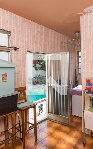Casa à venda com 200m², 5 quartos e 3 vagas Casa à venda com 200m², 5 quartos e 3 vagasQuarto de Serviço