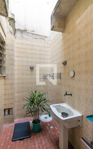 Casa à venda com 200m², 5 quartos e 3 vagas Casa à venda com 200m², 5 quartos e 3 vagasÁrea de Serviço