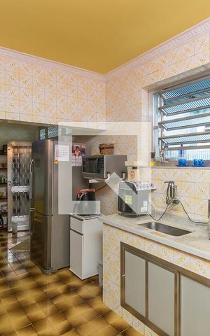 Casa à venda com 200m², 5 quartos e 3 vagas Casa à venda com 200m², 5 quartos e 3 vagasCozinha