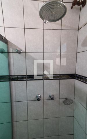 Casa à venda com 300m², 5 quartos e 5 vagas Casa à venda com 300m², 5 quartos e 5 vagasbanheiro