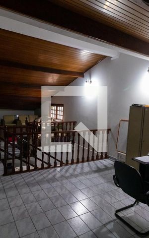 Casa à venda com 300m², 5 quartos e 5 vagas Casa à venda com 300m², 5 quartos e 5 vagassala/escritório