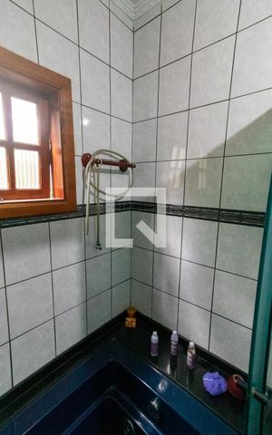 Casa à venda com 300m², 5 quartos e 5 vagas Casa à venda com 300m², 5 quartos e 5 vagasbanheiro
