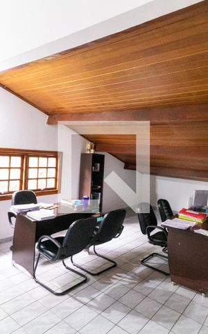 Casa à venda com 300m², 5 quartos e 5 vagas Casa à venda com 300m², 5 quartos e 5 vagassala/escritório