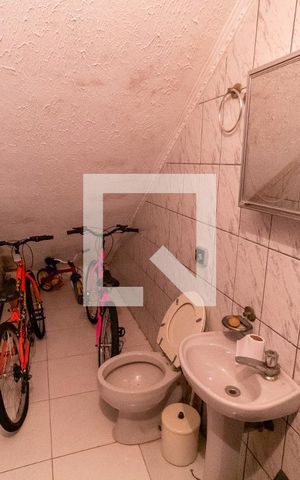 Casa à venda com 300m², 5 quartos e 5 vagas Casa à venda com 300m², 5 quartos e 5 vagasbanheiro