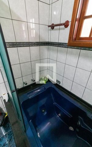 Casa à venda com 300m², 5 quartos e 5 vagas Casa à venda com 300m², 5 quartos e 5 vagasbanheiro