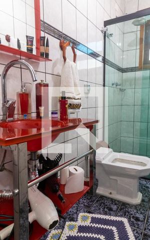 Casa à venda com 300m², 5 quartos e 5 vagas Casa à venda com 300m², 5 quartos e 5 vagasbanheiro