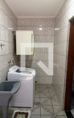 Casa à venda com 300m², 5 quartos e 5 vagas Casa à venda com 300m², 5 quartos e 5 vagaslavanderia