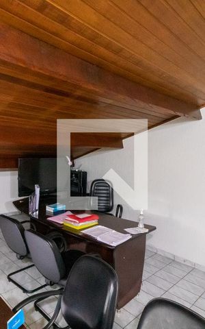 Casa à venda com 300m², 5 quartos e 5 vagas Casa à venda com 300m², 5 quartos e 5 vagasescritório