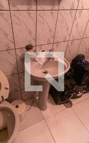 Casa à venda com 300m², 5 quartos e 5 vagas Casa à venda com 300m², 5 quartos e 5 vagasbanheiro