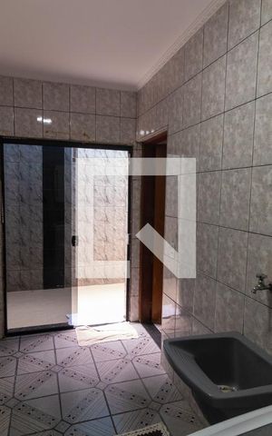 Casa à venda com 300m², 5 quartos e 5 vagas Casa à venda com 300m², 5 quartos e 5 vagaslavanderia