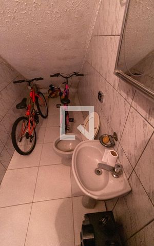 Casa à venda com 300m², 5 quartos e 5 vagas Casa à venda com 300m², 5 quartos e 5 vagasbanheiro