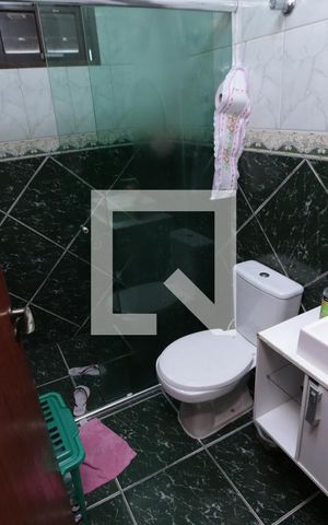 Casa à venda com 328m², 5 quartos e 5 vagasbanheiro social do segundo andar