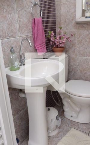 Casa à venda com 328m², 5 quartos e 5 vagasLavabo