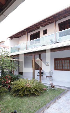 Casa à venda com 328m², 5 quartos e 5 vagasVaranda