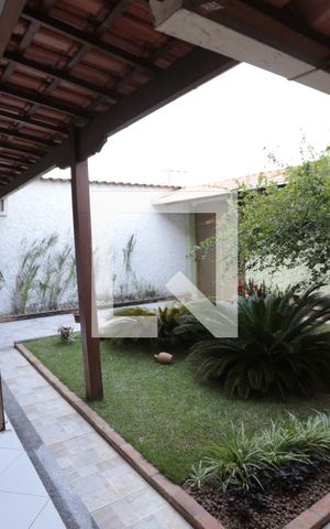 Casa à venda com 328m², 5 quartos e 5 vagasVaranda
