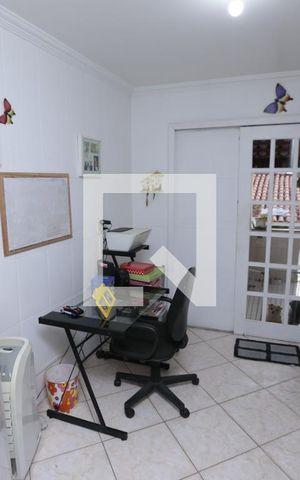 Casa à venda com 328m², 5 quartos e 5 vagasEscritório