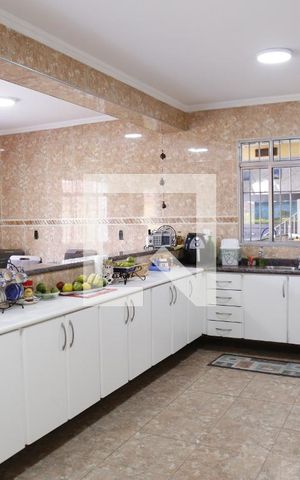 Casa à venda com 330m², 5 quartos e 6 vagasCozinha