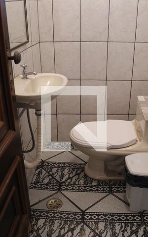 Casa à venda com 330m², 5 quartos e 6 vagasBanheiro de serviço