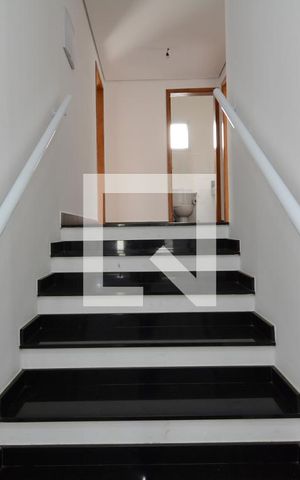 Casa à venda com 300m², 3 quartos e 5 vagasEscada - Quartos
