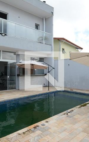 Casa à venda com 300m², 3 quartos e 5 vagas Piscina