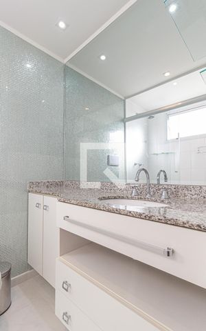 Apartamento para alugar com 80m², 2 quartos e 2 vagasBanheiro da suíte