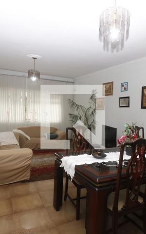 Casa à venda com 180m², 3 quartos e 4 vagasSala