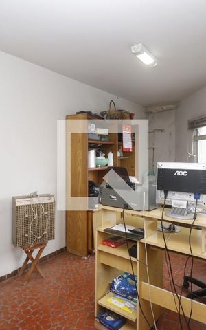 Casa à venda com 180m², 3 quartos e 4 vagasQuarto de Serviço