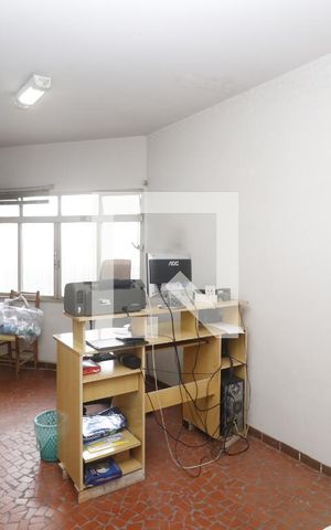 Casa à venda com 180m², 3 quartos e 4 vagasQuarto de Serviço