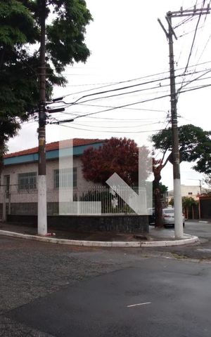Casa à venda com 180m², 3 quartos e 4 vagas Casa à venda com 180m², 3 quartos e 4 vagasFachada