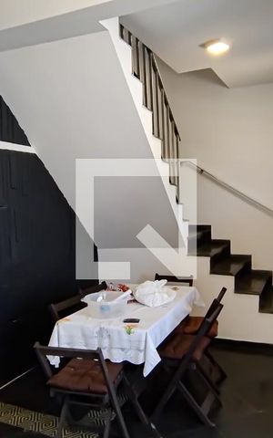 Casa à venda com 300m², 3 quartos e 2 vagas Casa à venda com 300m², 3 quartos e 2 vagasSala