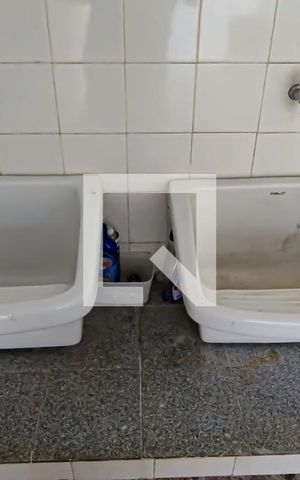Casa à venda com 300m², 3 quartos e 2 vagas Casa à venda com 300m², 3 quartos e 2 vagasÁrea de Serviço