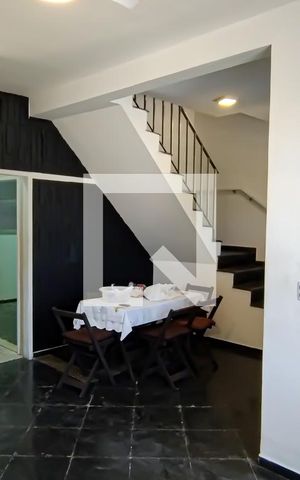 Casa à venda com 300m², 3 quartos e 2 vagas Casa à venda com 300m², 3 quartos e 2 vagasSala
