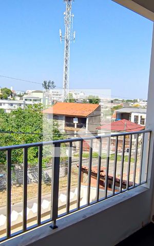 Casa à venda com 300m², 3 quartos e 2 vagas Casa à venda com 300m², 3 quartos e 2 vagasVaranda