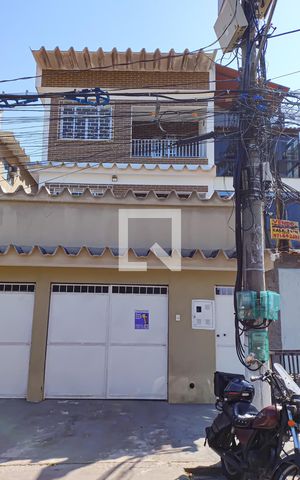 Casa à venda com 300m², 3 quartos e 2 vagas Casa à venda com 300m², 3 quartos e 2 vagasFachada
