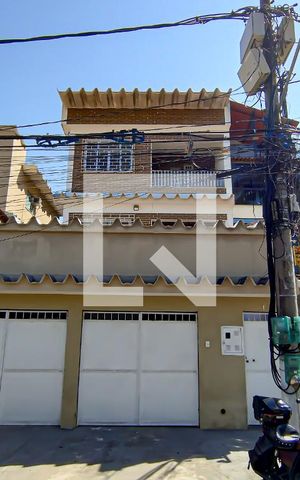 Casa à venda com 300m², 3 quartos e 2 vagas Casa à venda com 300m², 3 quartos e 2 vagasFachada