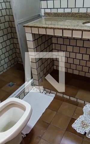 Casa à venda com 300m², 3 quartos e 2 vagas Casa à venda com 300m², 3 quartos e 2 vagasBanheiro