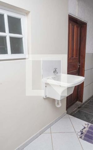 Casa para alugar com 80m², 2 quartos e 1 vaga Casa para alugar com 80m², 2 quartos e 1 vagaÁrea de Serviço