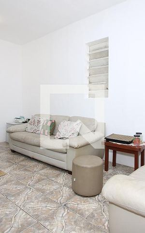 Casa à venda com 258m², 4 quartos e 6 vagas Casa à venda com 258m², 4 quartos e 6 vagasSala de TV