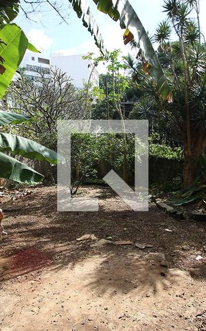 Casa à venda com 258m², 4 quartos e 6 vagas Casa à venda com 258m², 4 quartos e 6 vagasQuintal - Jardim