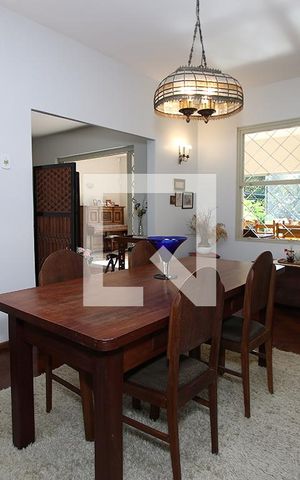 Casa à venda com 258m², 4 quartos e 6 vagas Casa à venda com 258m², 4 quartos e 6 vagasSala de Jantar