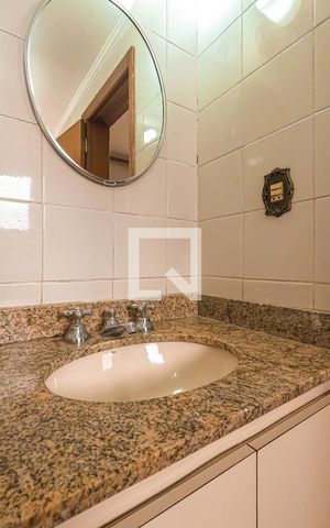 Apartamento para alugar com 190m², 4 quartos e 2 vagas Apartamento para alugar com 190m², 4 quartos e 2 vagasBanheiro da Suíte 1